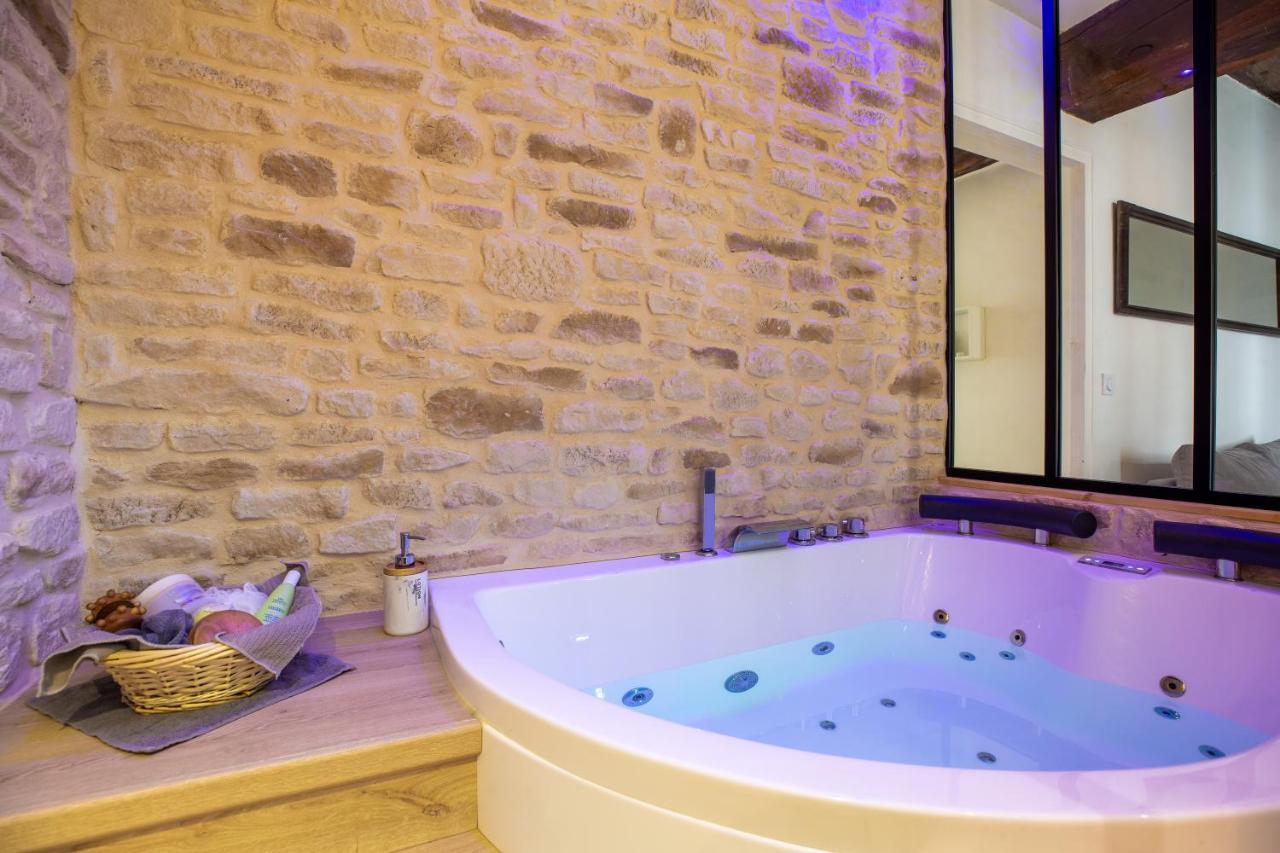 Cocon A Bulles Chic Vue Cathedrale Avec Spa-Jacuzzi Chartres Bagian luar foto